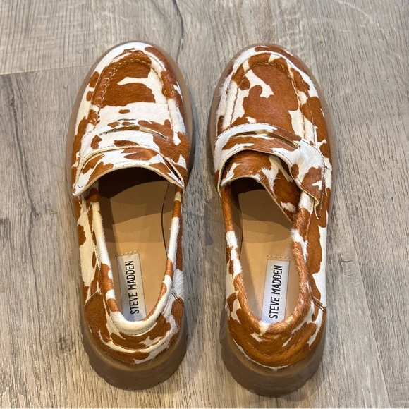 Steve Madden Lawrence Cow Print Lug Sole Loafers - Picture 2 of 6